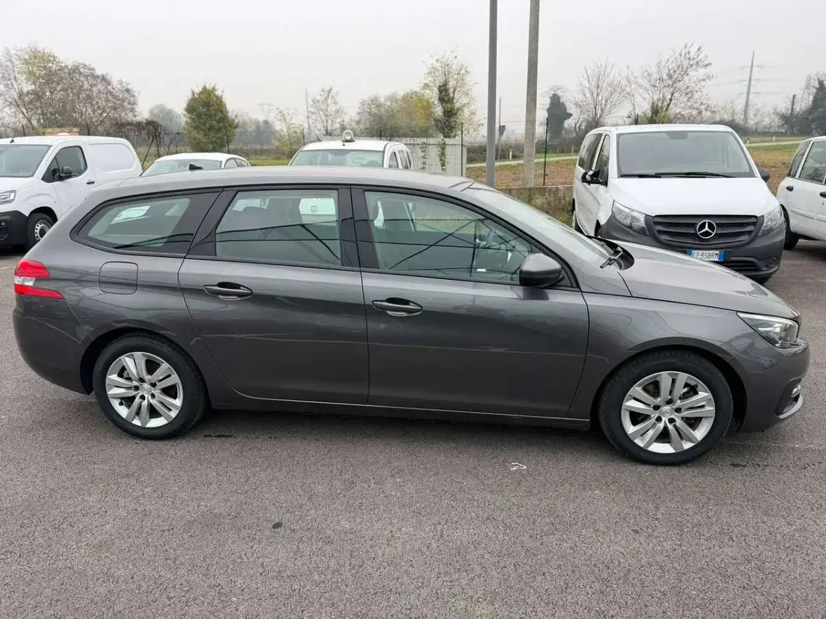 Usata Peugeot 308 SW S 102 CV (75 kW) 2020 Grigio Station wagon