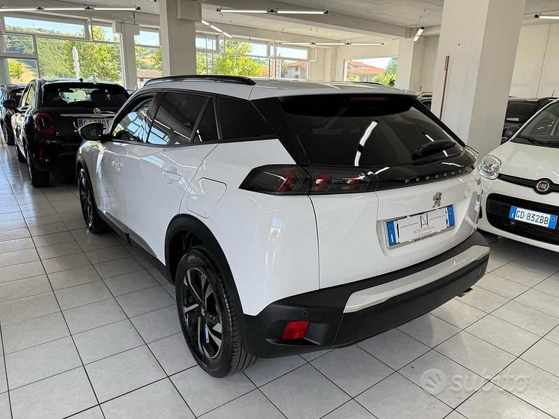 Usata Peugeot 2008 Allure 110 CV (80 kW) 2021 Bianco(met.) SUV