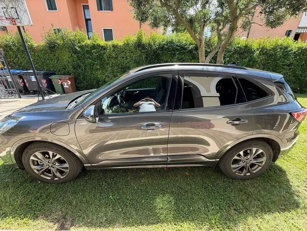 Usata Ford Kuga Titanium 152 CV (111 kW) 2020 Grigio SUV