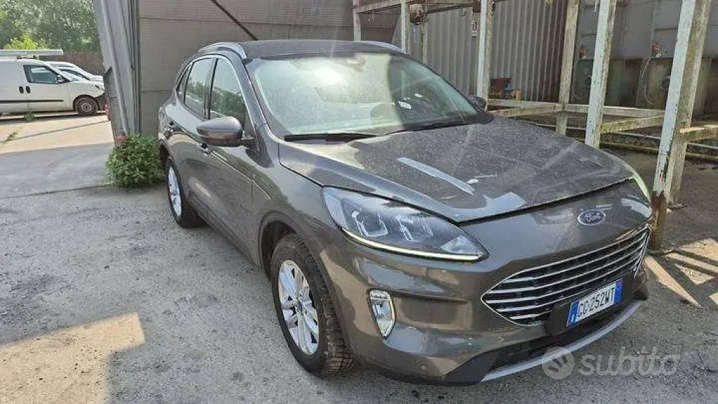 Usata Ford Kuga Titanium 150 CV (110 kW) 2021 Grigio SUV
