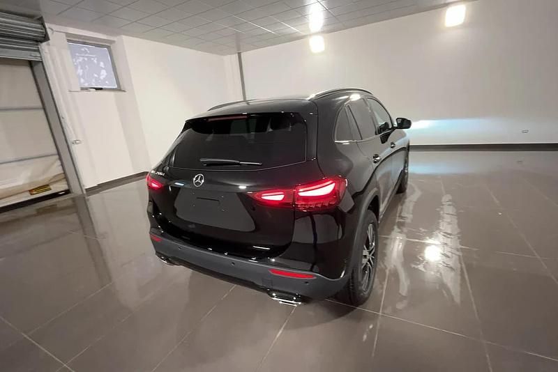 Nuova Mercedes GLA200 Advanced 150 CV (110 kW) 2025 Nero pastello SUV