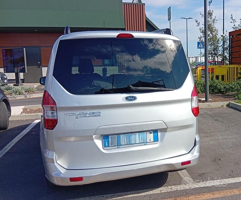 Begagnad Ford Tourneo 2016 Sedan