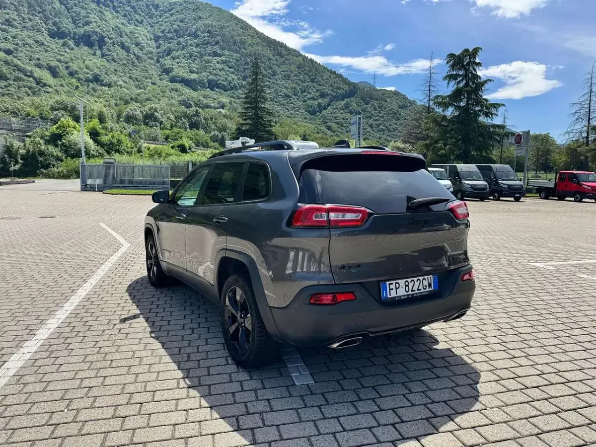 Usata Jeep Cherokee Night Eagle 185 CV (136 kW) 2018 Grigio SUV