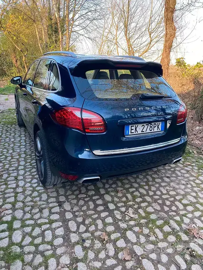 Usata Porsche Cayenne 245 CV (180 kW) 2011 Bluazzurro SUV