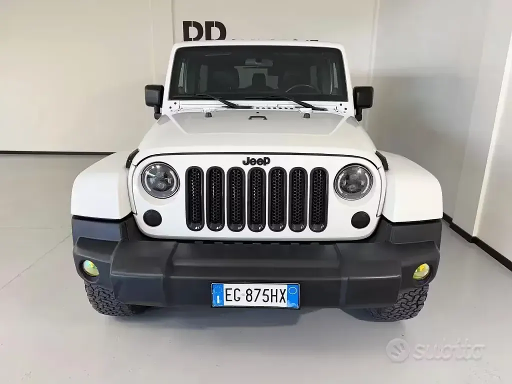 Usata Jeep Wrangler Unlimited Sahara 200 CV (147 kW) 2011 Bianco SUV