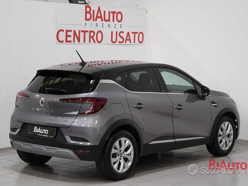 Usata Renault Captur Intens 145 CV (106 kW) 2021 Grigio SUV