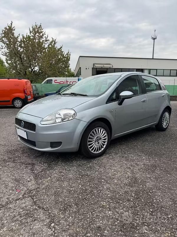 Usata Fiat Grande Punto 65 CV (47 kW) 2007 Grigio Utilitaria