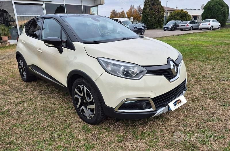 Usata Renault Captur 90 CV (66 kW) 2015 Beige SUV