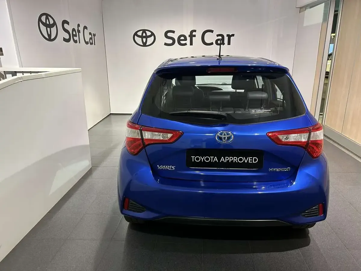 Usata Toyota Yaris Hybrid Style 101 CV (74 kW) 2017 Blu/azzurro Berlina