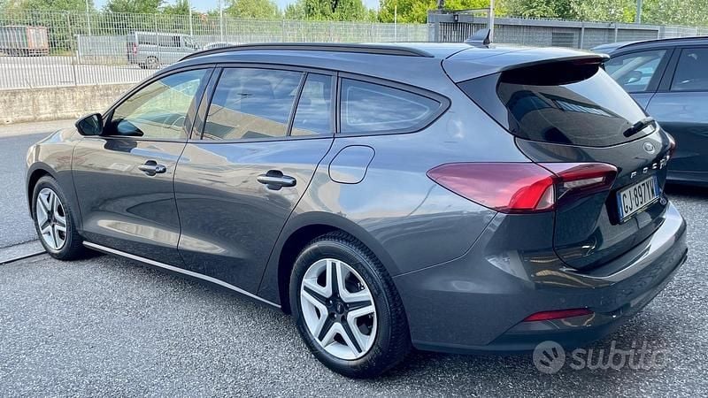 Usata Ford Focus 120 CV (88 kW) 2022 Grigio Station wagon