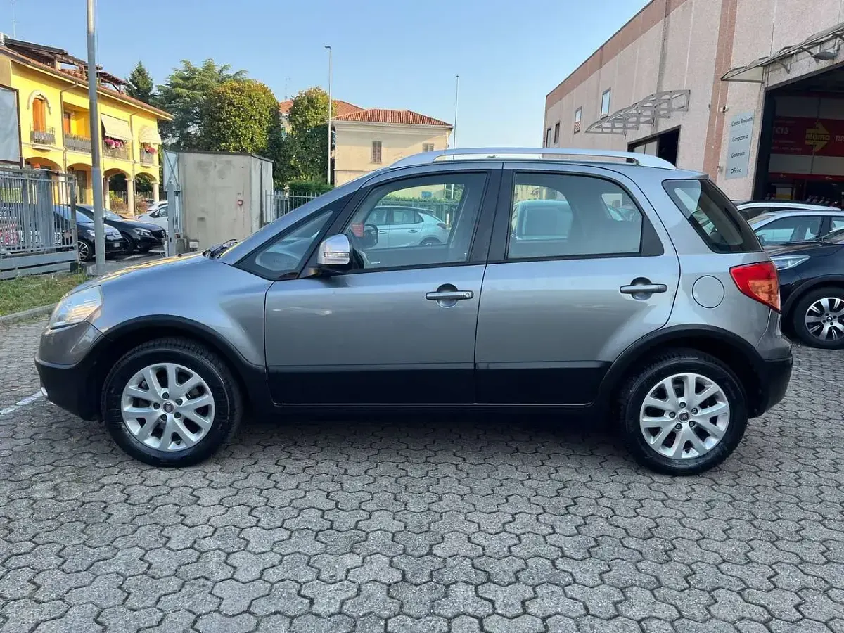 Usata Fiat Sedici Dynamic 120 CV (88 kW) 2012 Grigio SUV