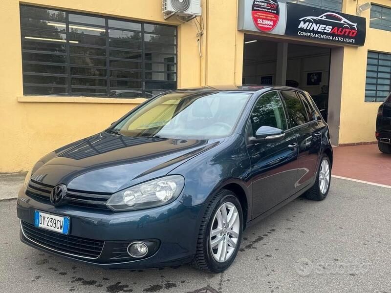 Grigio Usata 2009 VW Golf VI Highline Tre volumi | 5100 € (Buon prezzo) - Immagine 1/4