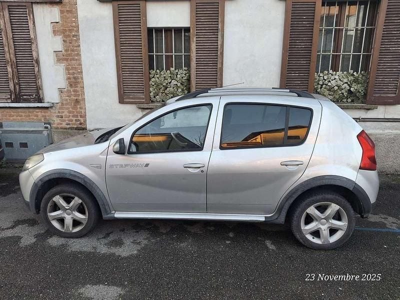 Usata 2011 Dacia Sandero Stepway Tre volumi | 4500 € (Buon prezzo) - Immagine 1/3