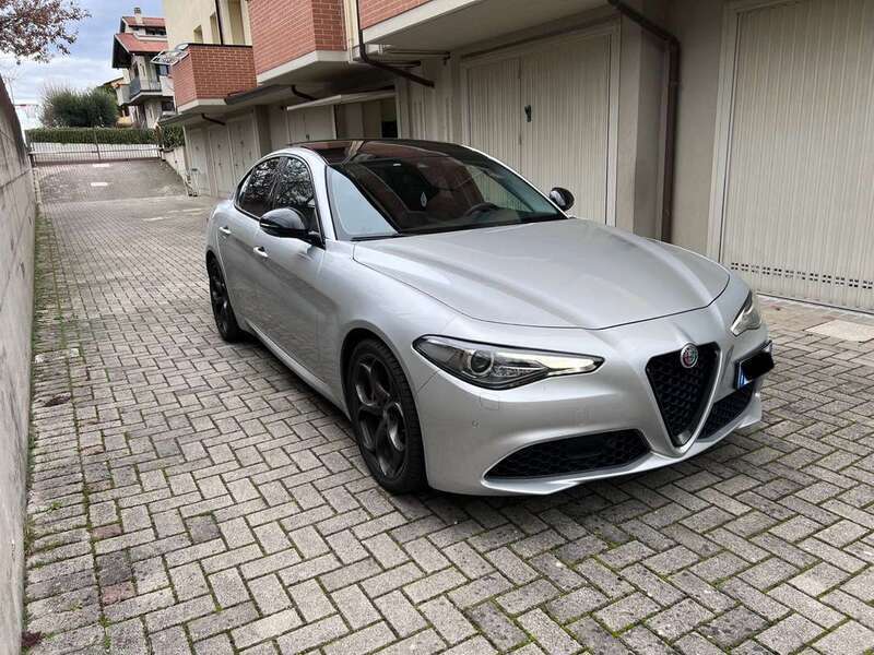 Usato 2019 Alfa Romeo Giulia 2.1 Diesel 160 CV (27.000 €)