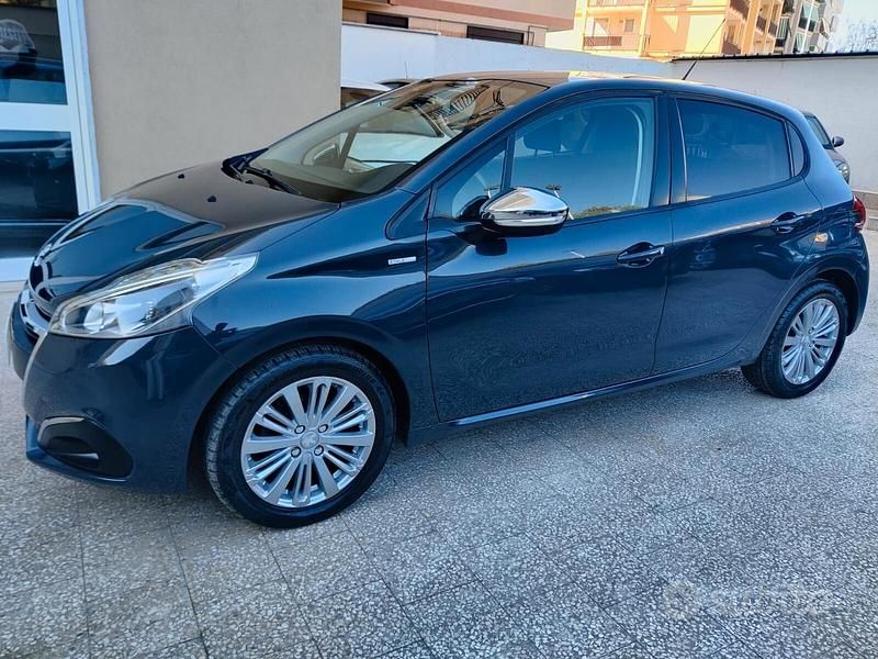 Usata Peugeot 208 74 CV (54 kW) 2018 Grigio Utilitaria
