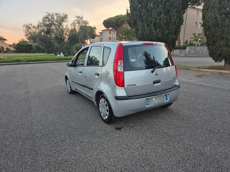 Usata Mitsubishi Colt Inform 75 CV (55 kW) 2008 Argento Berlina