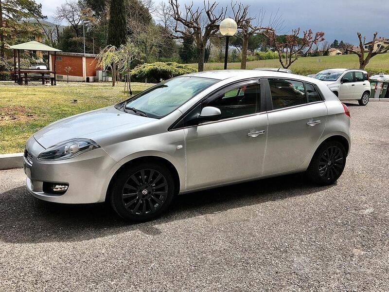 Grigio Usata 2012 Fiat Bravo Due volumi | 3500 € (Buon prezzo) - Immagine 1/3