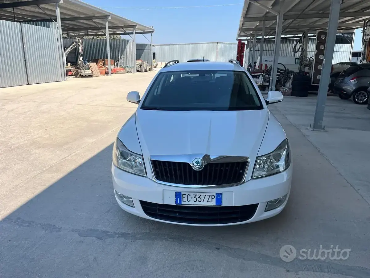 Usata Skoda Octavia Ambition 105 CV (77 kW) 2010 Bianco Station wagon