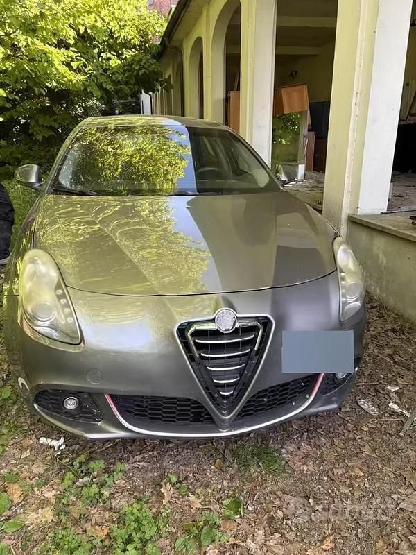 Usata Alfa Romeo Giulietta Distinctive 105 CV (77 kW) 2011 Grigio Utilitaria