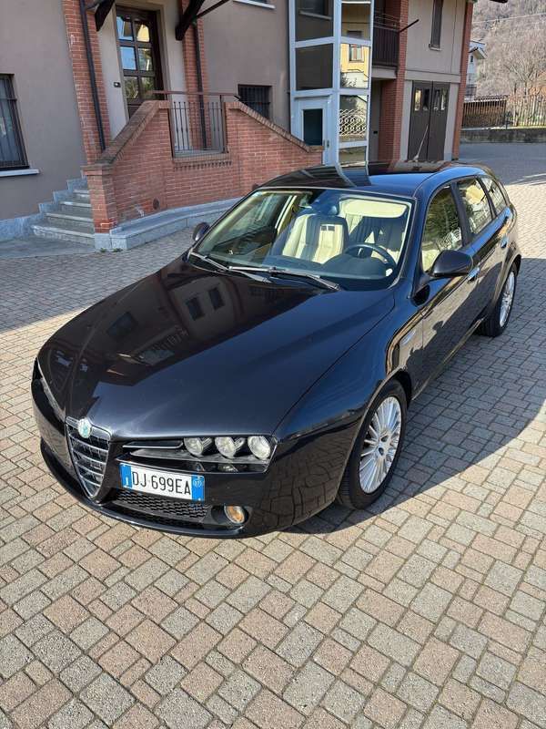 Nero Usata 2007 Alfa Romeo 159 Exclusive Station wagon | 4800 € (Molto cara) - Immagine 1/4