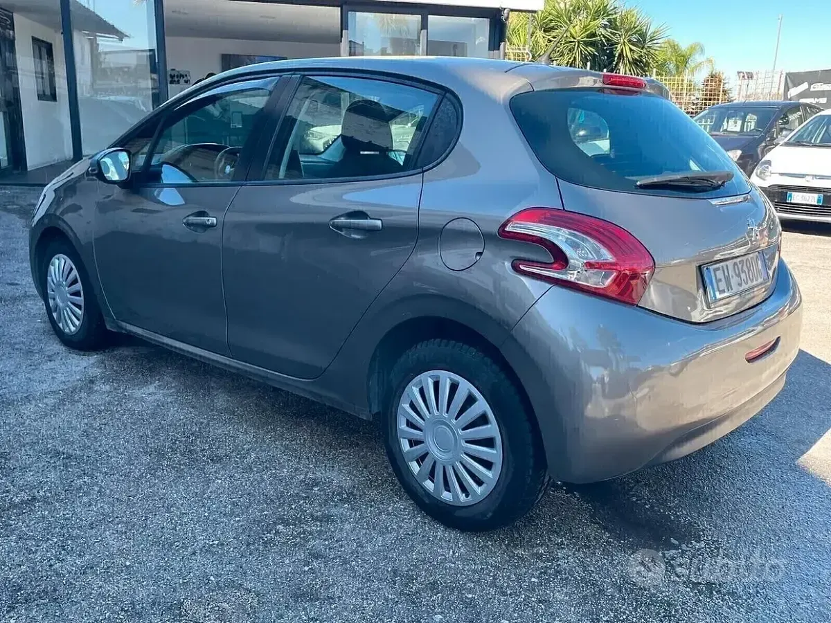 Usata Peugeot 208 91 CV (66 kW) 2014 Marrone Utilitaria
