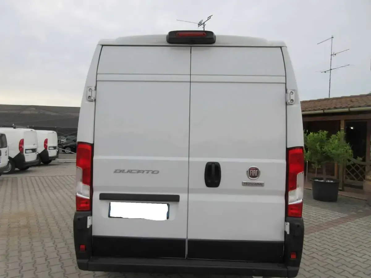 Usata Fiat Ducato 140 CV (102 kW) 2023 Bianco Furgone