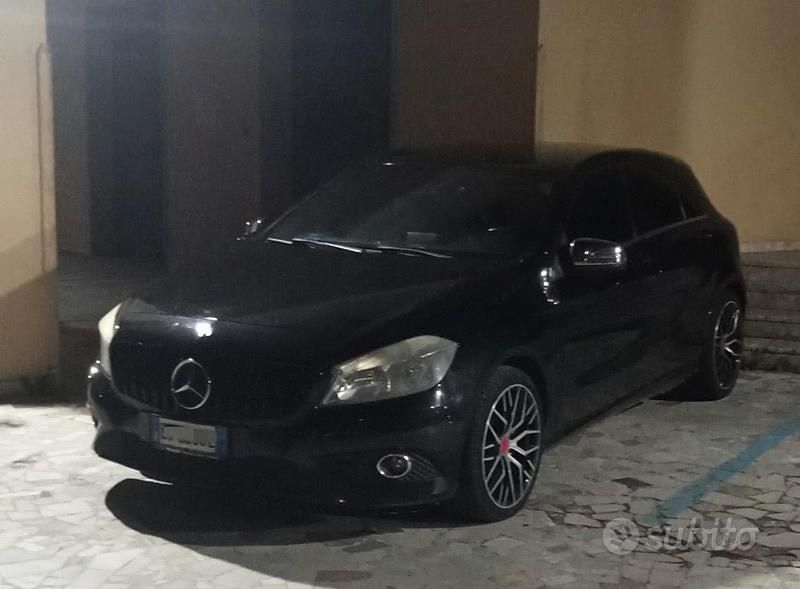 Nero Usata 2013 Mercedes A180 Tre volumi | 9000 € - Immagine 1/4