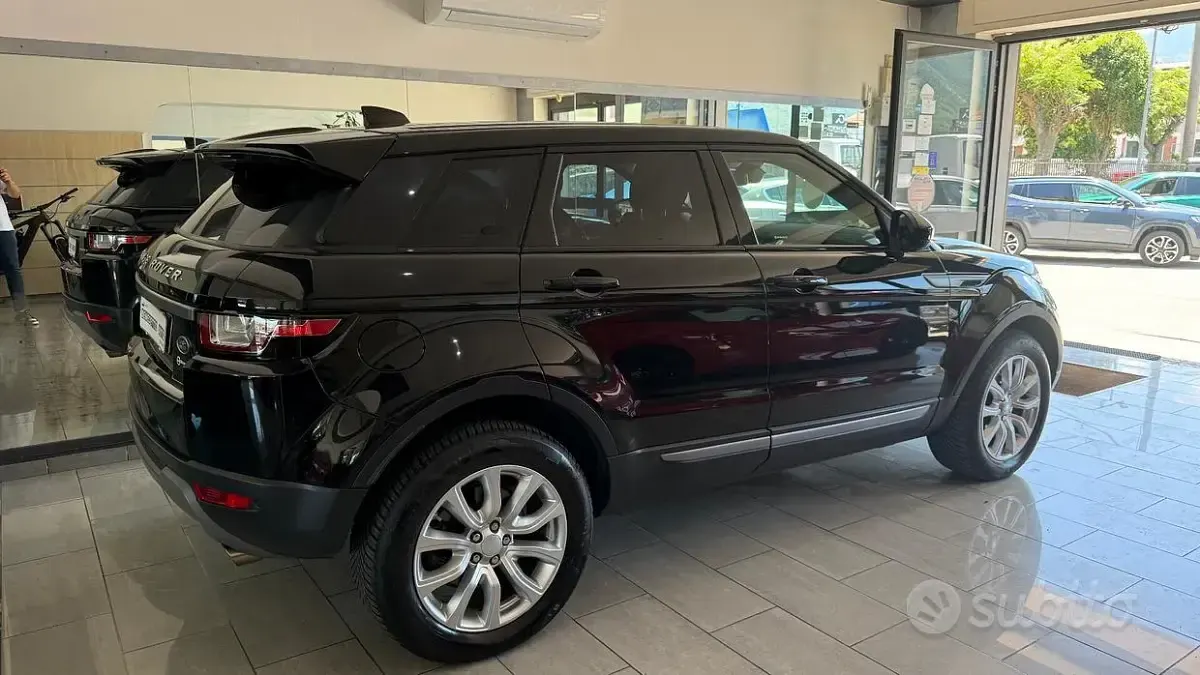 Usata Land Rover Range Rover evoque 150 CV (110 kW) 2018 Nero SUV