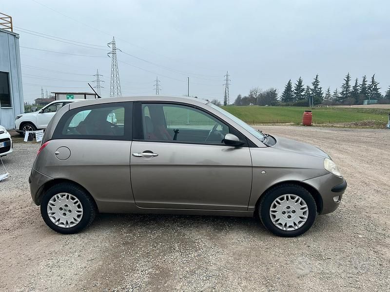 Usata Lancia Ypsilon 60 CV (44 kW) 2006 Grigio Utilitaria
