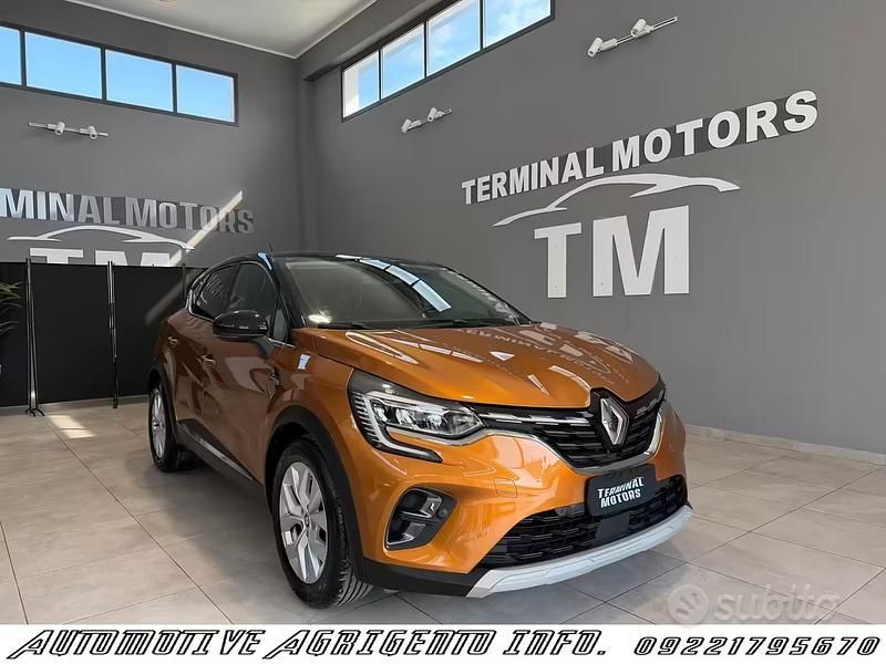 Usata Renault Captur Intens 91 CV (66 kW) 2022 Arancione SUV