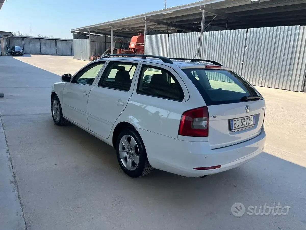 Usata Skoda Octavia Ambition 105 CV (77 kW) 2010 Bianco Station wagon