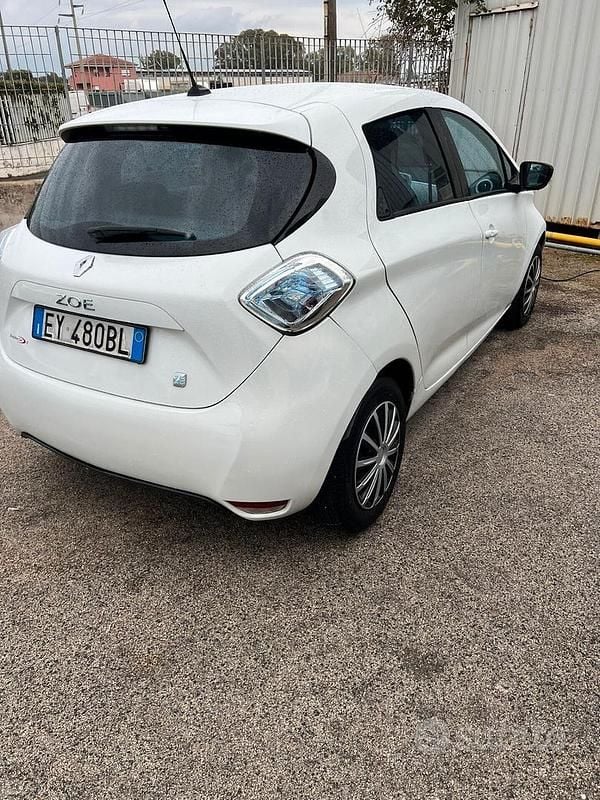 Usata Renault Zoe Life 42 kW (58 CV) 2015 Bianco Utilitaria