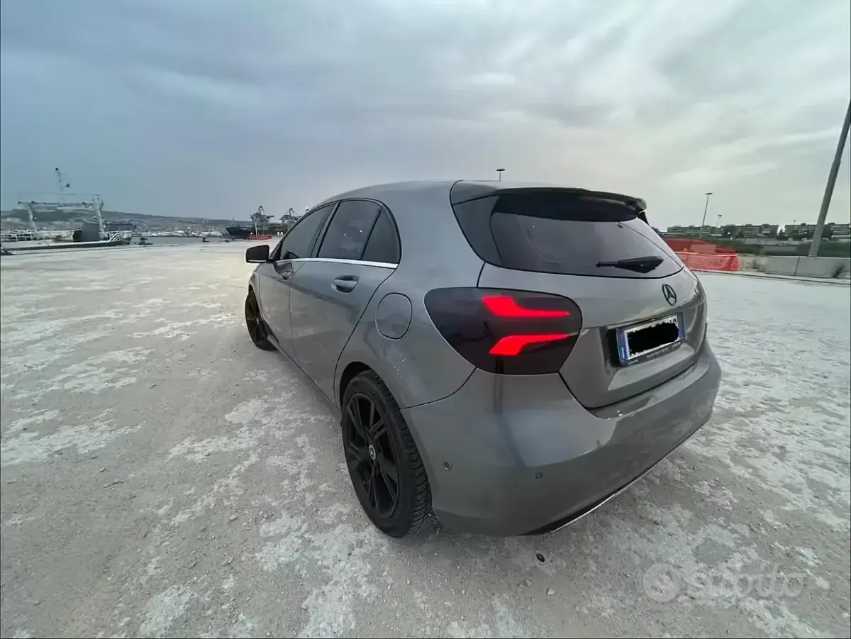 Usata Mercedes A180 109 CV (80 kW) 2016 Grigio Berlina