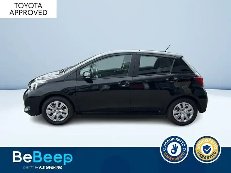 Usata Toyota Yaris Lounge 69 CV (50 kW) 2016 Nero metallizzato Berlina