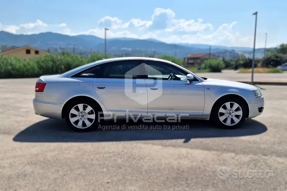 Usata Audi A6 Comfort 140 CV (102 kW) 2004 Grigio Berlina