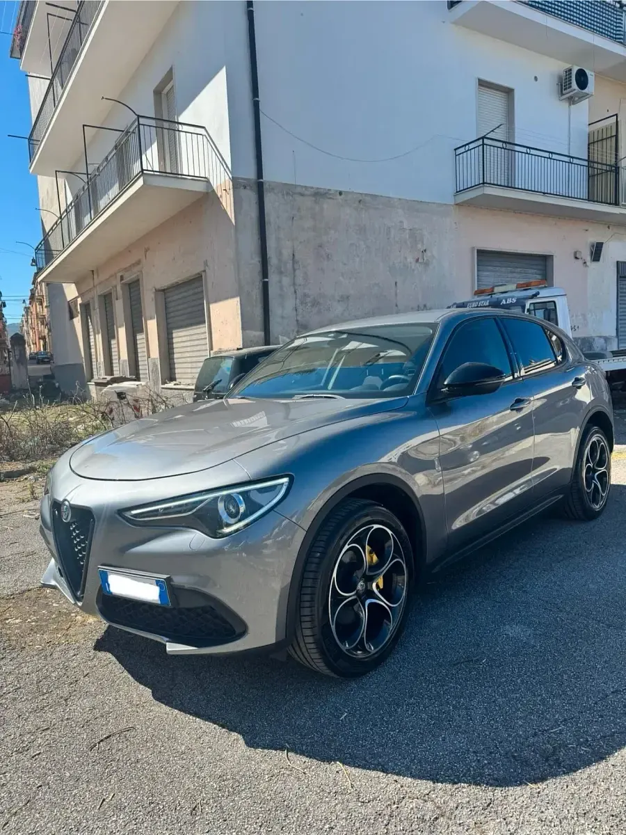 Usata Alfa Romeo Stelvio Sprint 190 CV (139 kW) 2021 Grigio SUV