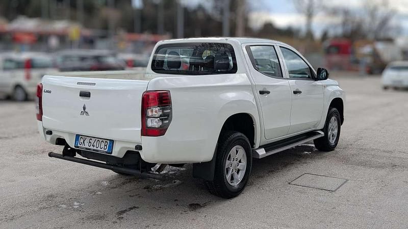 Usata Mitsubishi L200 Invite 150 CV (110 kW) 2023 Bianco Pick-up