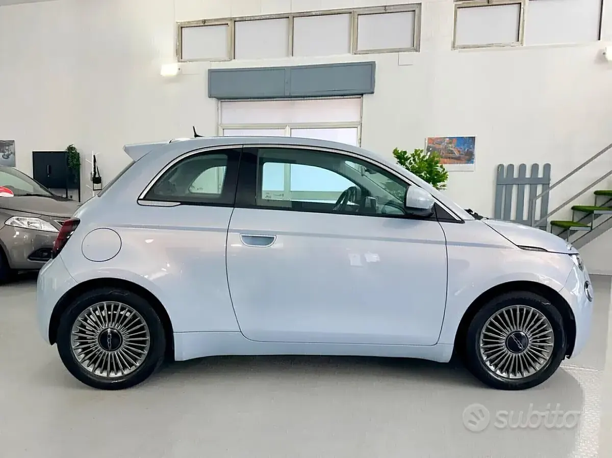 Usata Fiat 500e 42 kW (58 CV) 2020 Bluazzurro Utilitaria