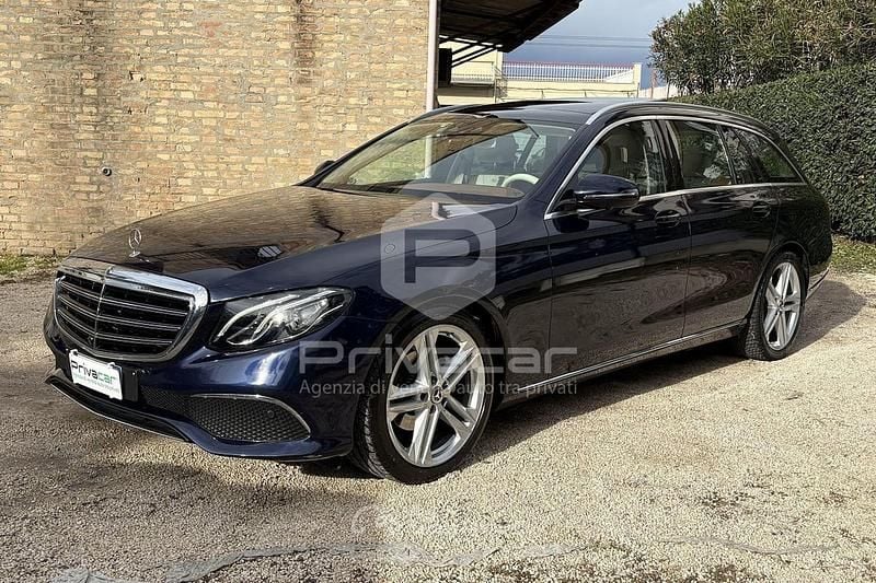 Usata Mercedes E220 Premium Plus 194 CV (142 kW) 2017 Blu Station wagon