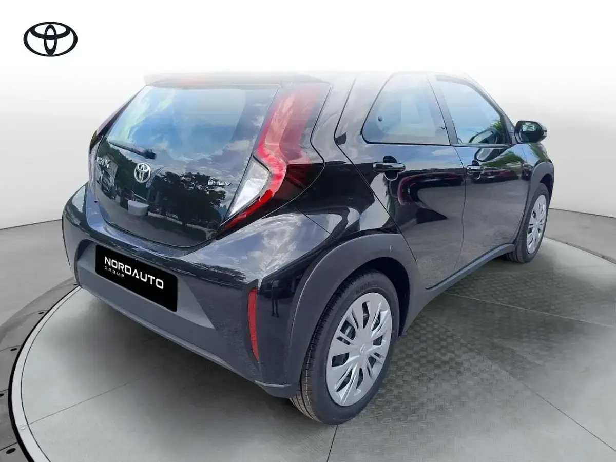 Nuova Toyota Aygo X 116 CV (85 kW) 2026 Grigio SUV