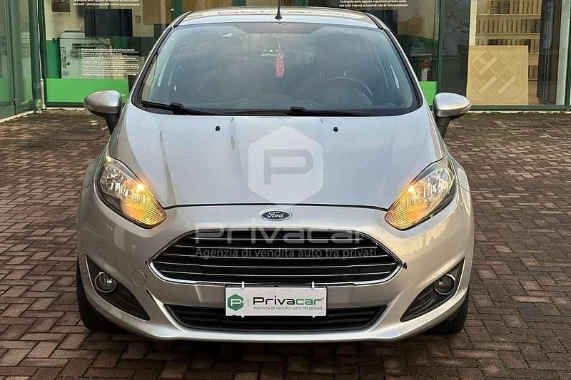 Usata Ford Fiesta 75 CV (55 kW) 2015 Bianco Utilitaria