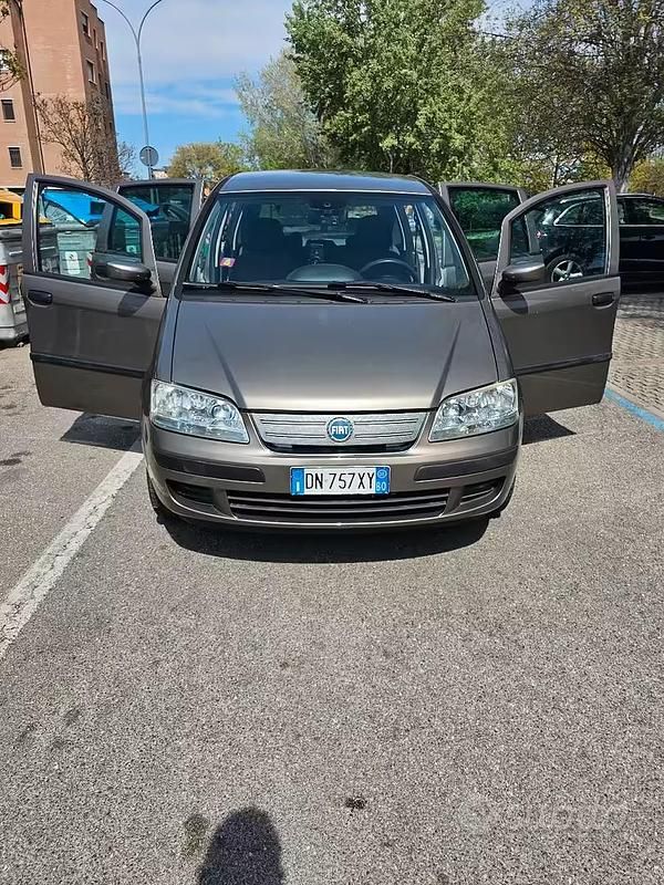 Usata Fiat Idea 70 CV (51 kW) 2008 Grigio Monovolume