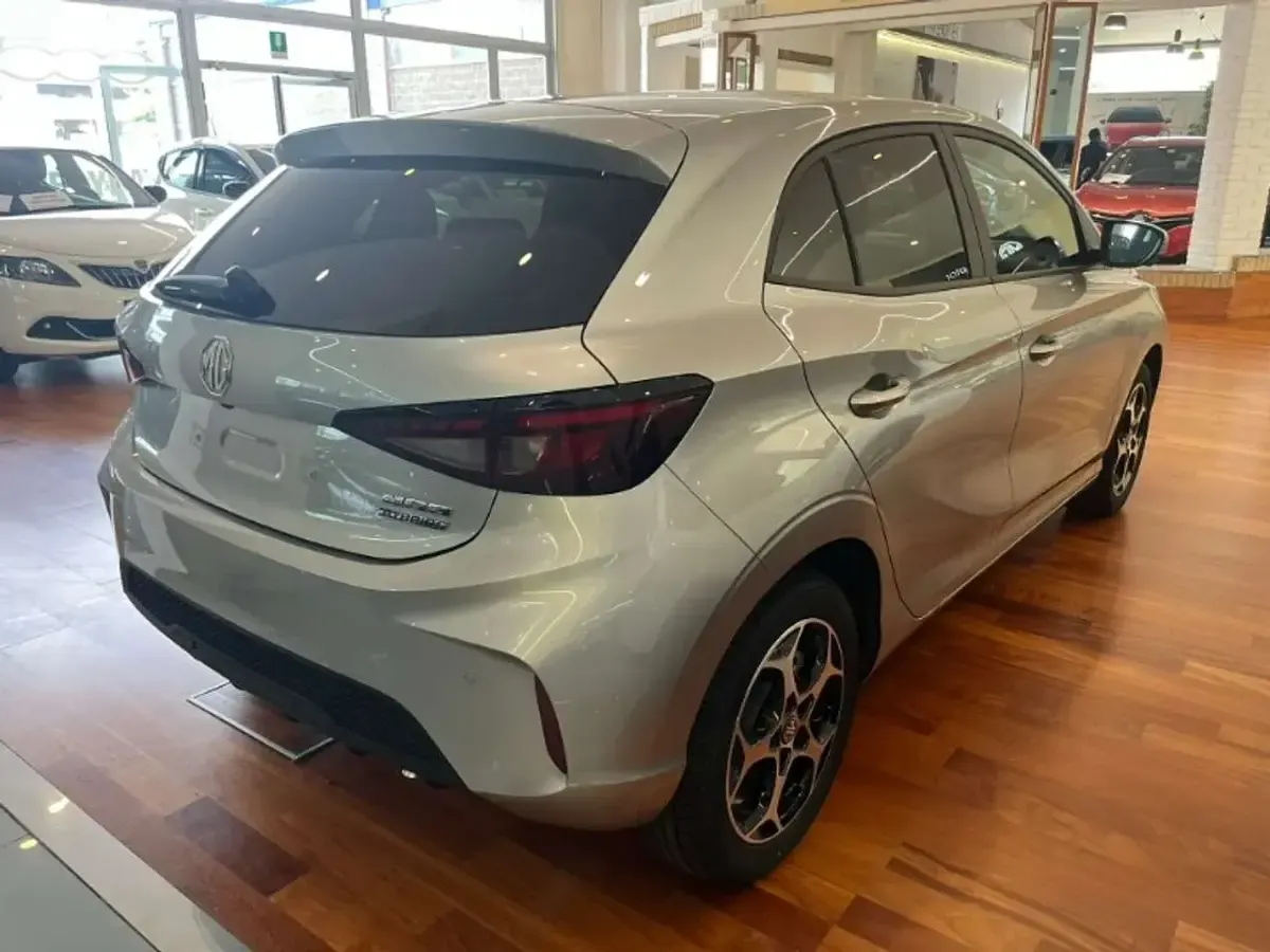 Nuova MG MG3 Luxury 102 CV (75 kW) 2026 Argento Utilitaria