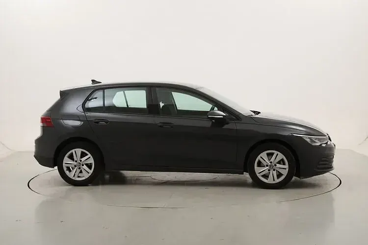 Second-hand VW Golf VIII Life 110 CP (80 kW) 2023 Berlinǎ