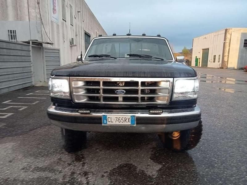 Usata Ford V8 218 CV (160 kW) 1992 Nero SUV
