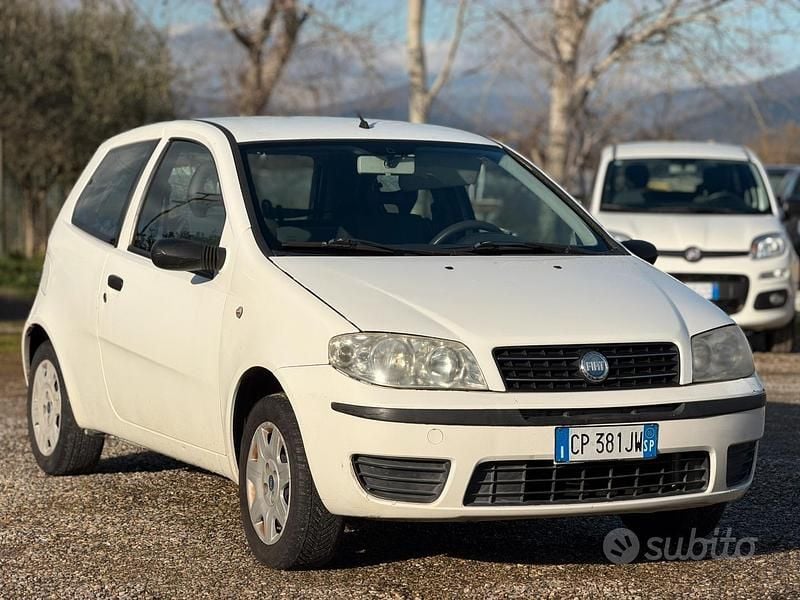 Usata Fiat Punto Dynamic 59 CV (43 kW) 2005 Bianco Utilitaria