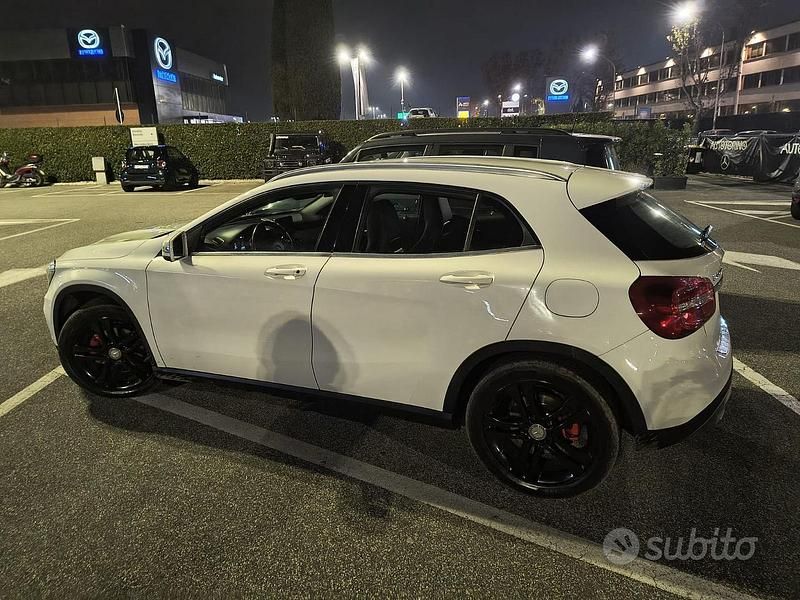 Usata Mercedes GLA200 136 CV (100 kW) 2016 Bianco SUV