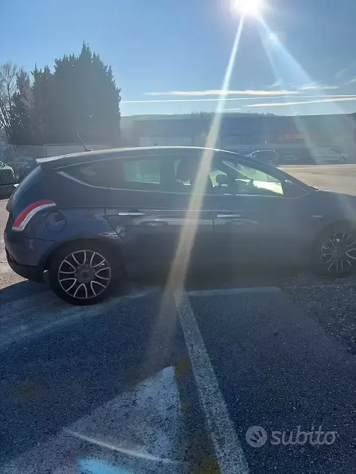Usata Lancia Delta 2010 Blu Utilitaria