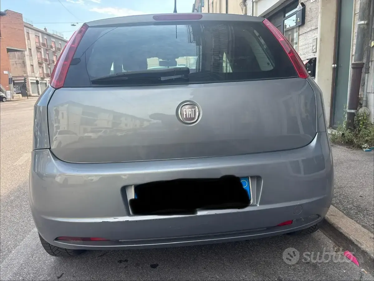 Usata Fiat Grande Punto 65 CV (47 kW) 2012 Grigio Utilitaria