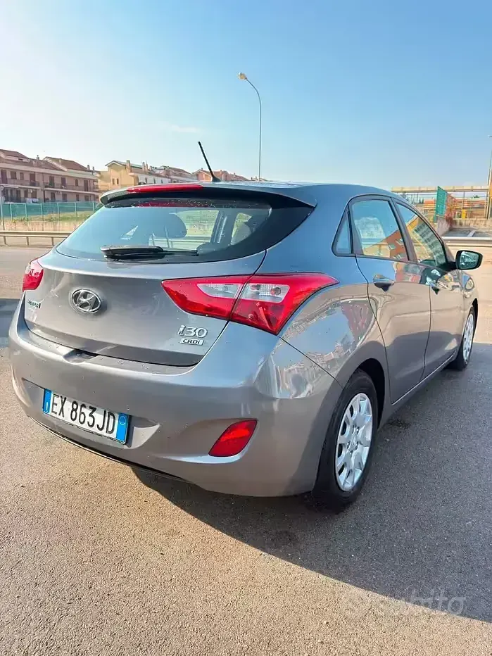 Usata Hyundai i30 GO! 110 CV (80 kW) 2015 Grigio Berlina